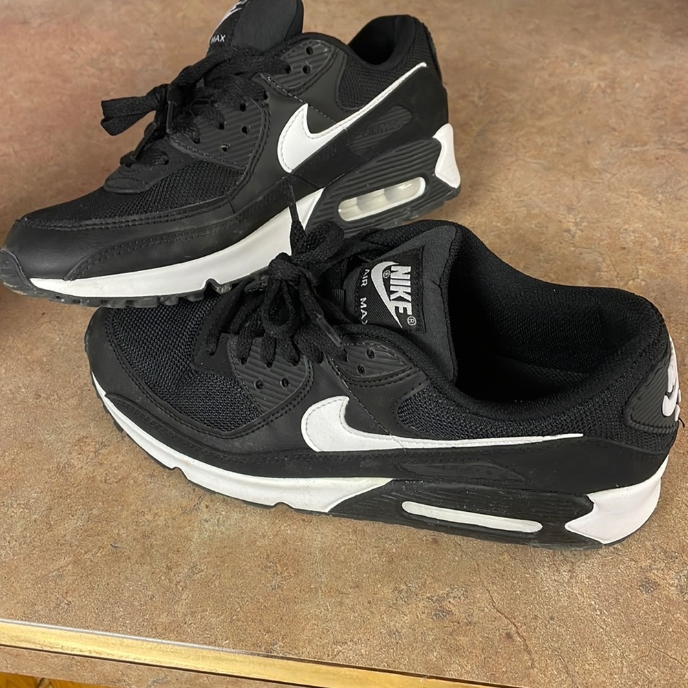 Women’s Nike Air Max sz10